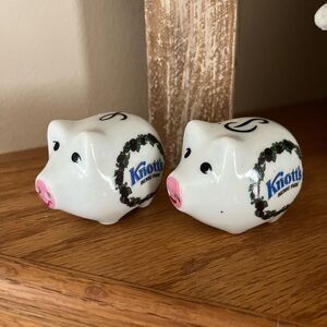 Vintage Knott's Berry Farm Piggy Floral Salt &‎ Pepper Shakers Set Of 2
